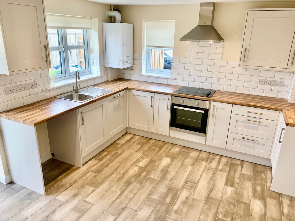 Property photo 2 of 11 Kitchen
