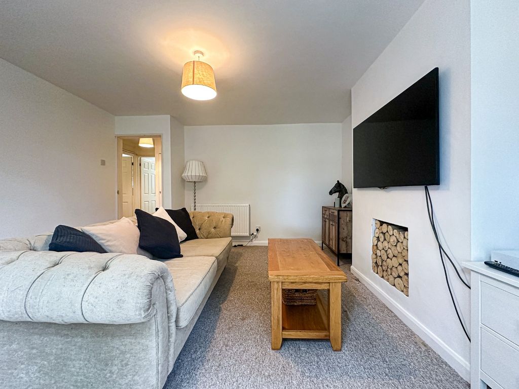 Property photo 2 of 15 3985574