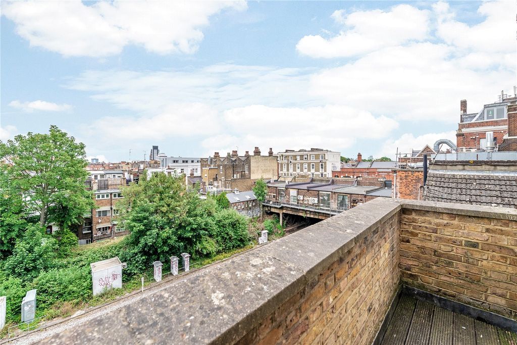 Property photo 2 of 15 Picture No. 12