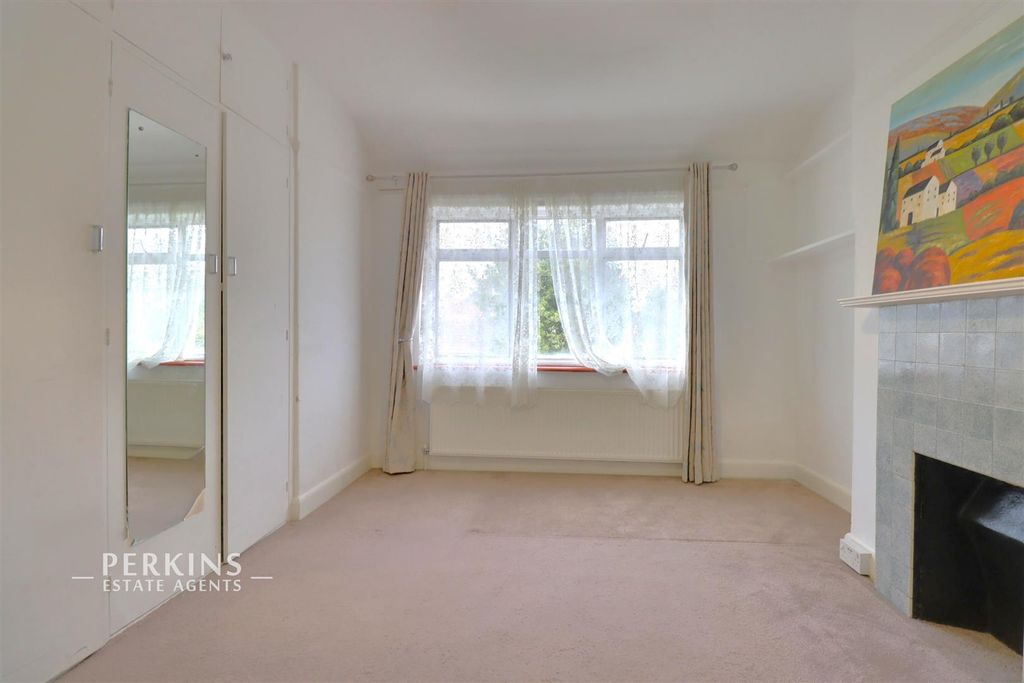 Property photo 3 of 12 Bed 2.Jpg