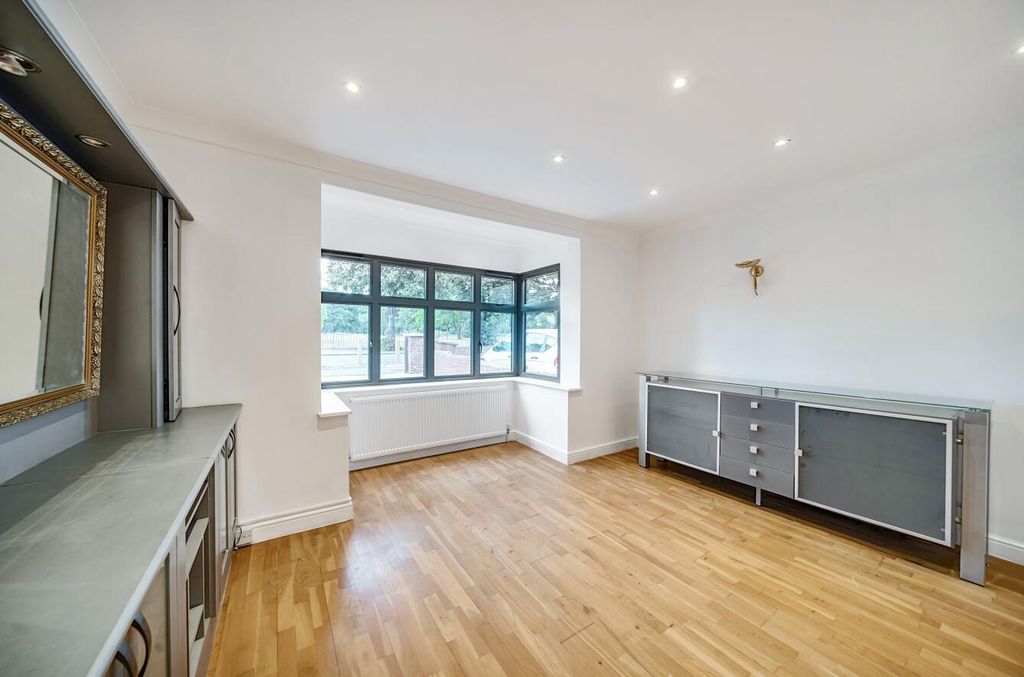Property photo 3 of 21 Davidson Frost-Wellings, Dfw, Whitchurch Lane, Can