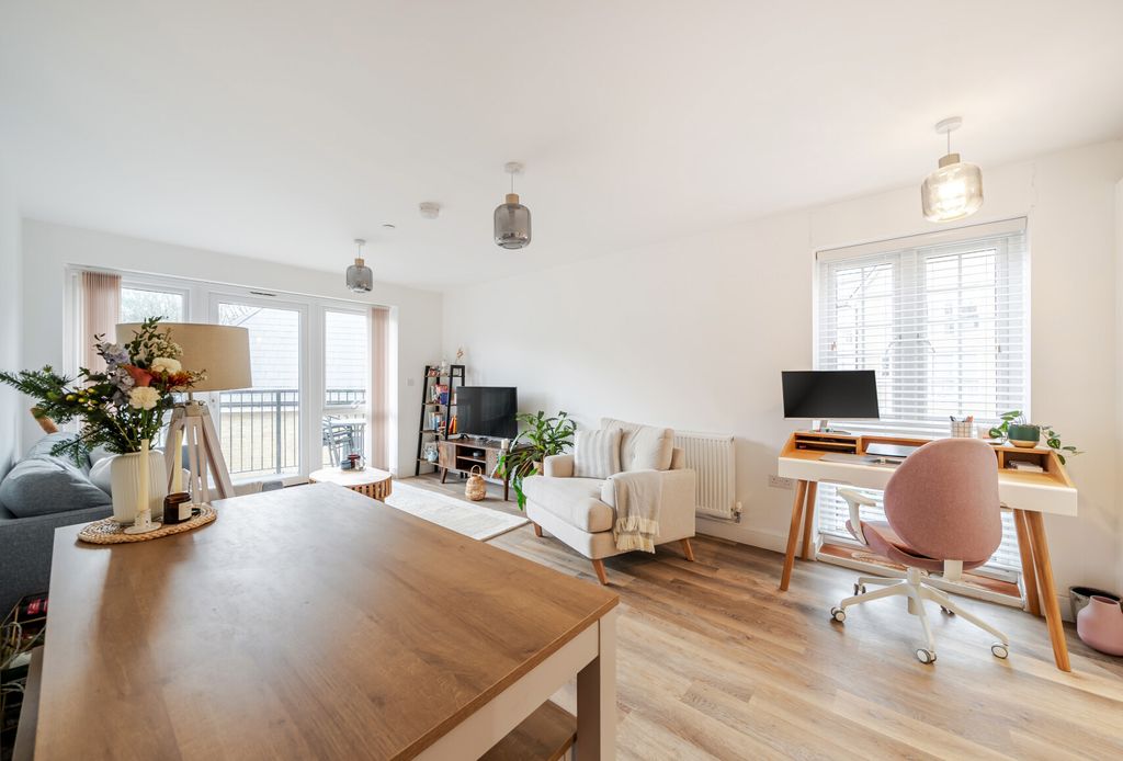 Property photo 2 of 14 1387687-6-694169B...