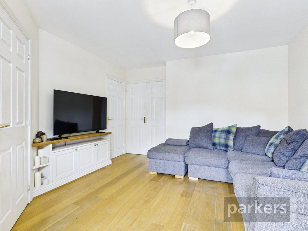 Property photo 3 of 17 Living Room