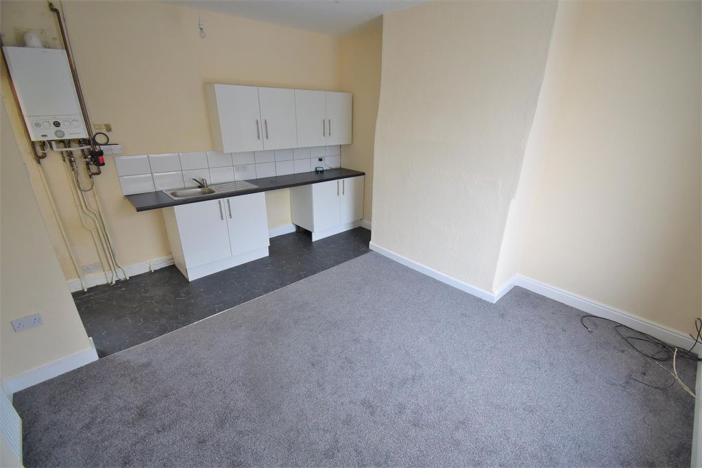 Property photo 2 of 12 Kitchen/Living