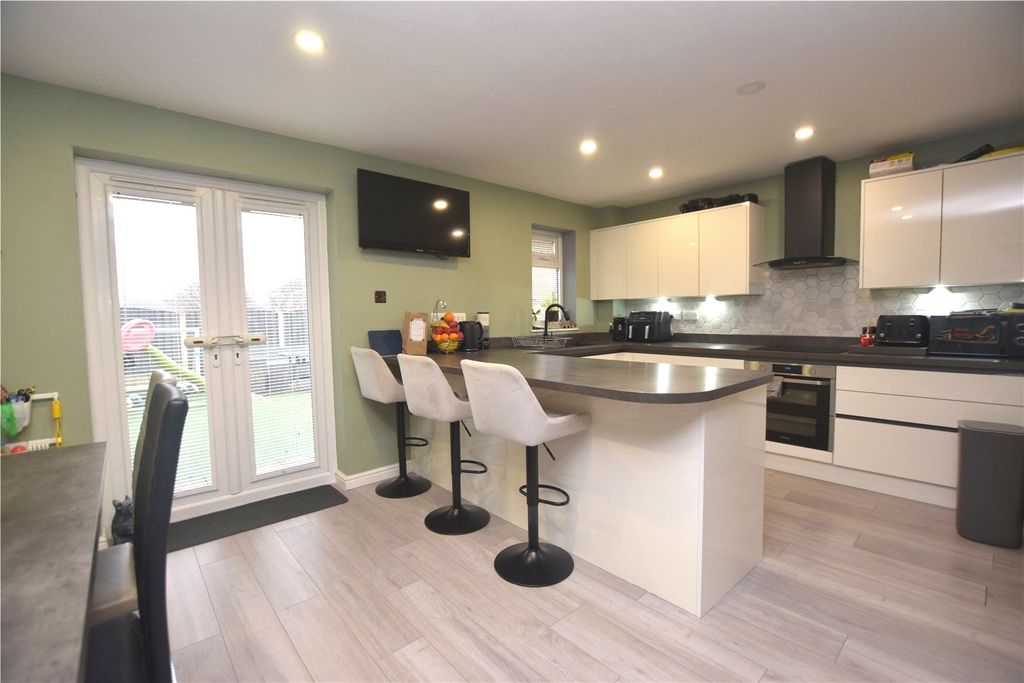 Property photo 3 of 17 Picture No. 02