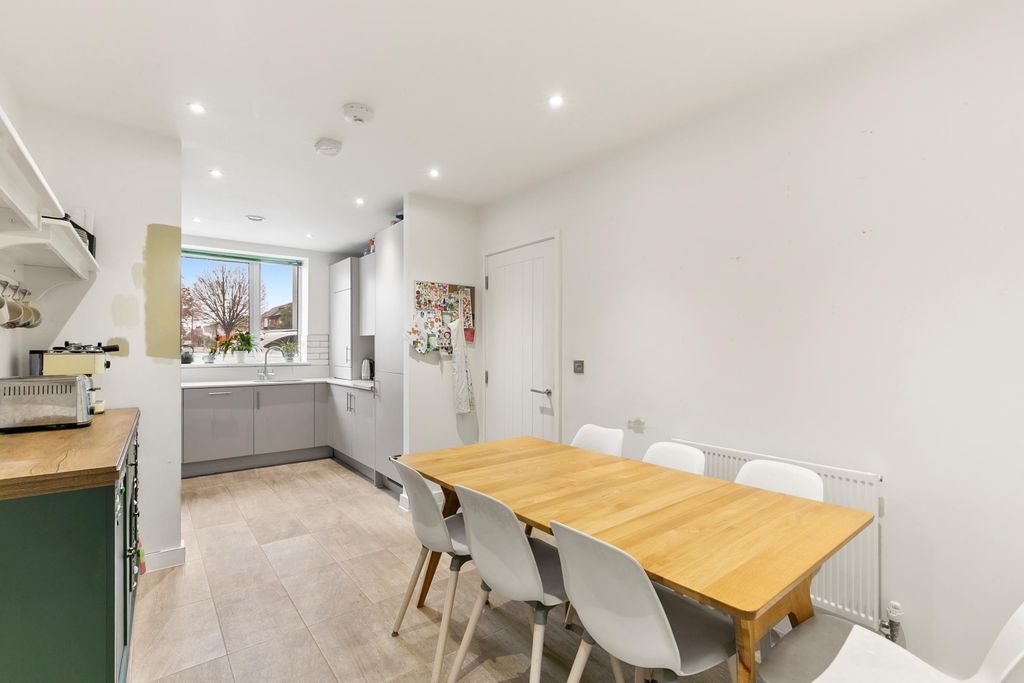 Property photo 2 of 14 Image