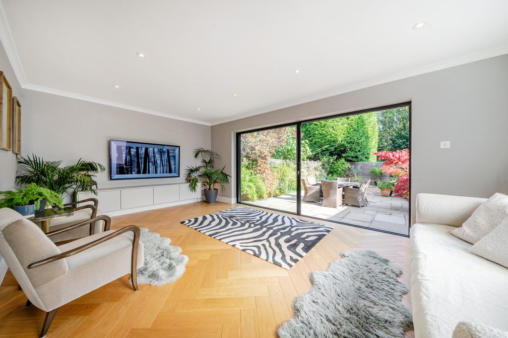 Property photo 3 of 10