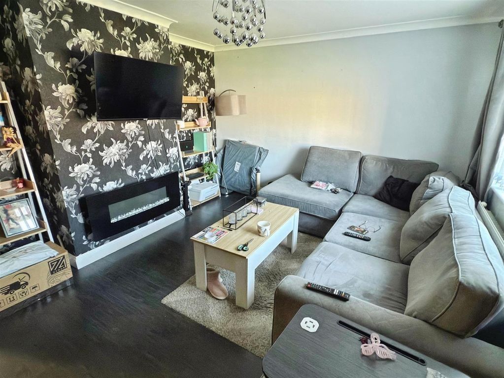 Property photo 2 of 9 Castleton Close (5).Jpg