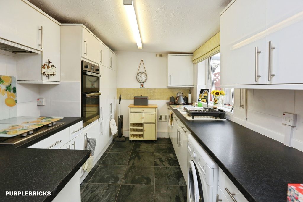 Property photo 2 of 25