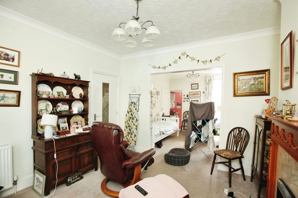 Property photo 2 of 17 Dining Room