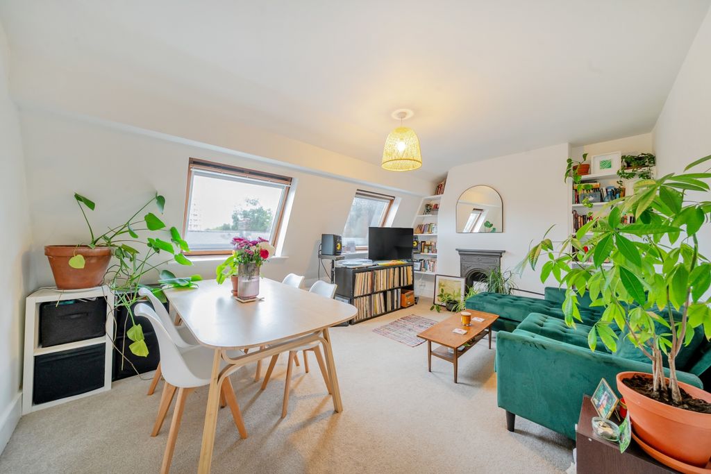 Property photo 2 of 18 1370405-15-68F6410Bcfd03