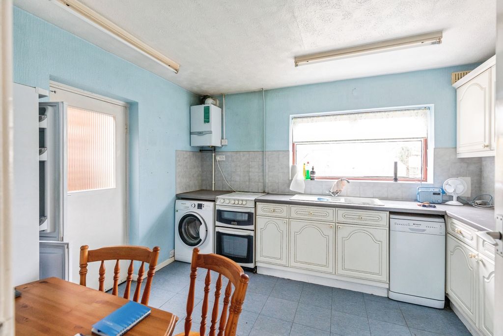 Additional image 6 of 3 bed semi-detached house for saleEastleigh Road, Kettering NN15