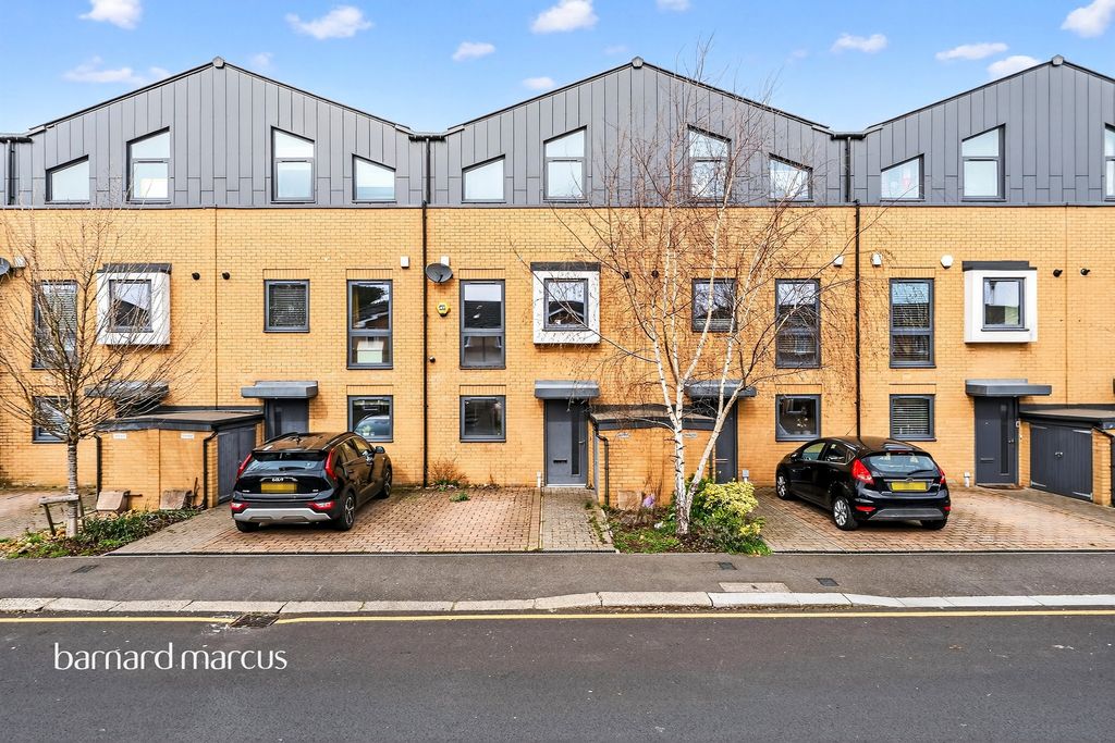 Property photo 1 of 17