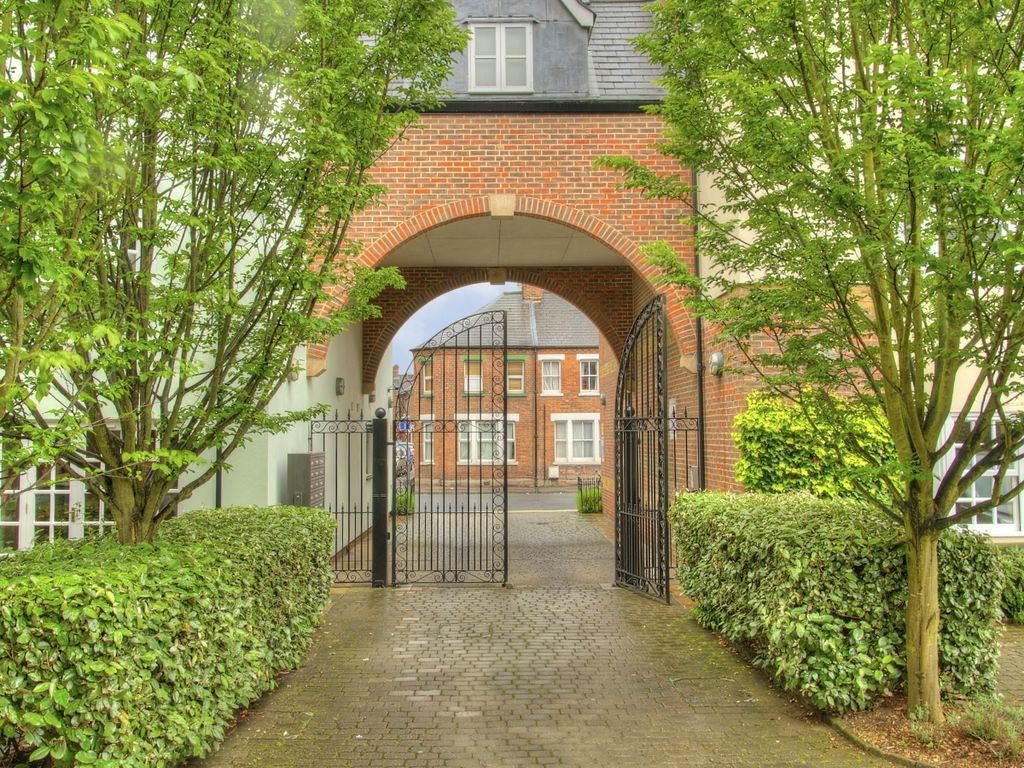 Property photo 1 of 8 Castle Mews