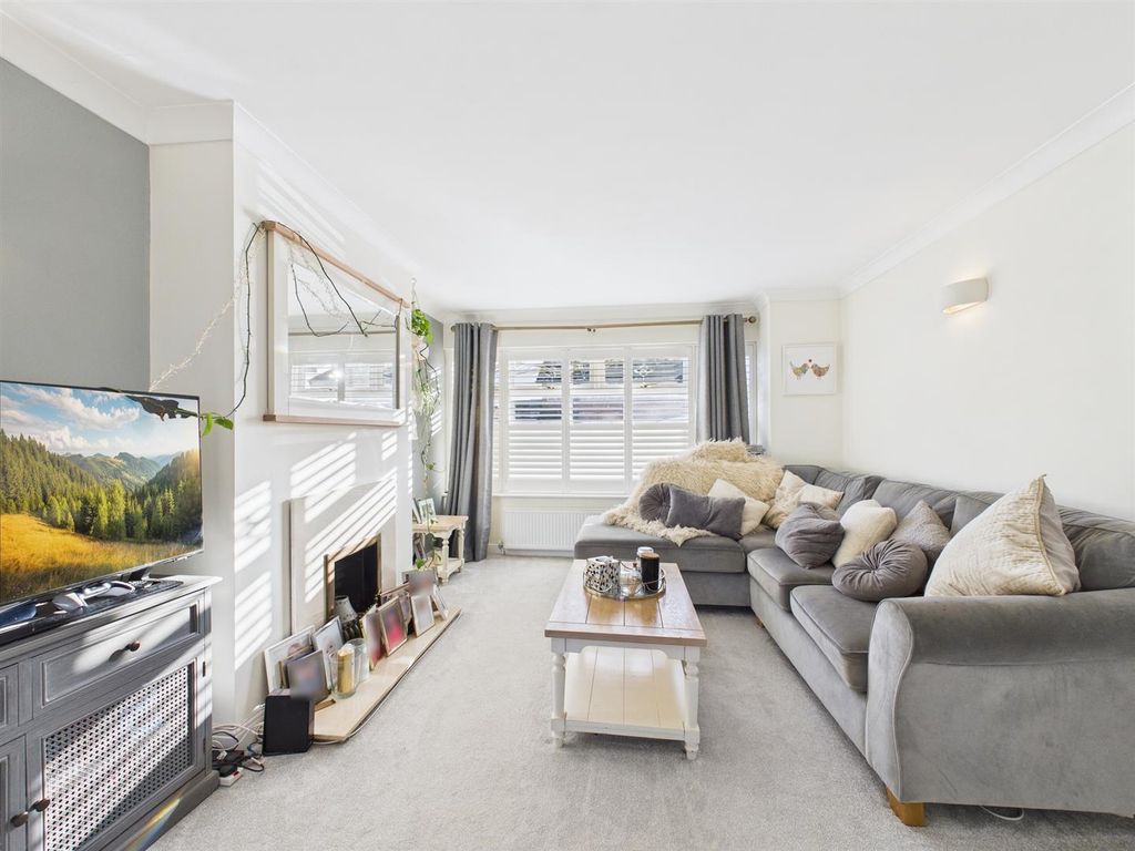 Property photo 2 of 16 Cam02435G0-Pr0097-Still011.Jpg