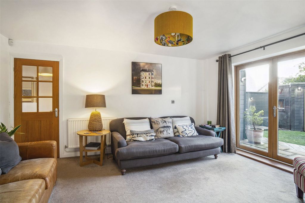 Property photo 3 of 18 Sitting Room