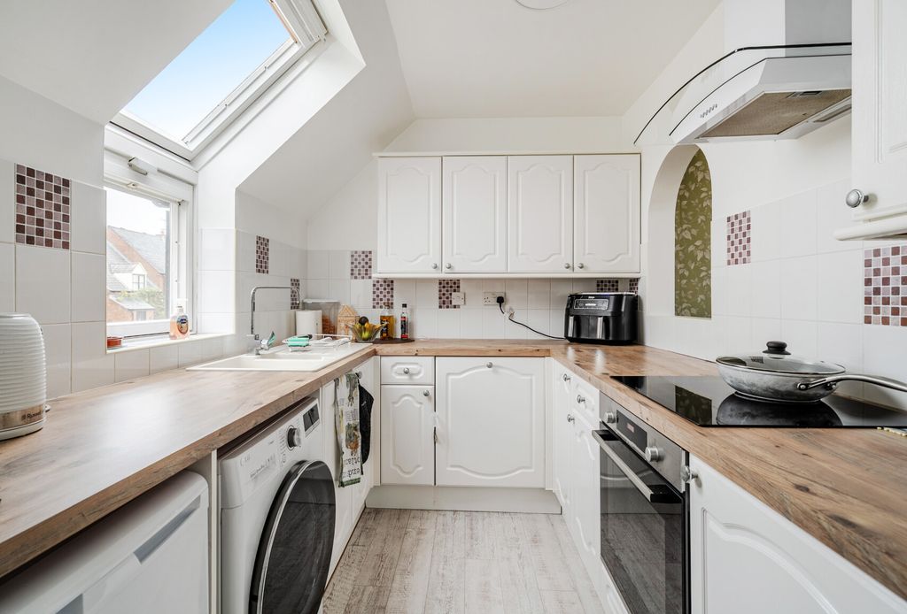 Property photo 3 of 9 1531189-9-1A13098...