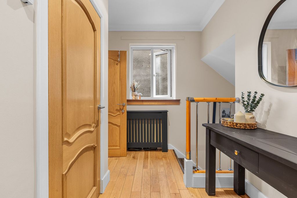 Property photo 2 of 32