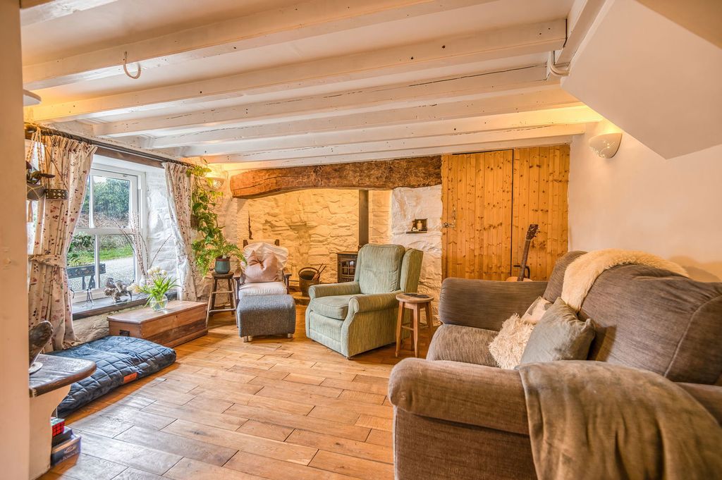 Property photo 2 of 21