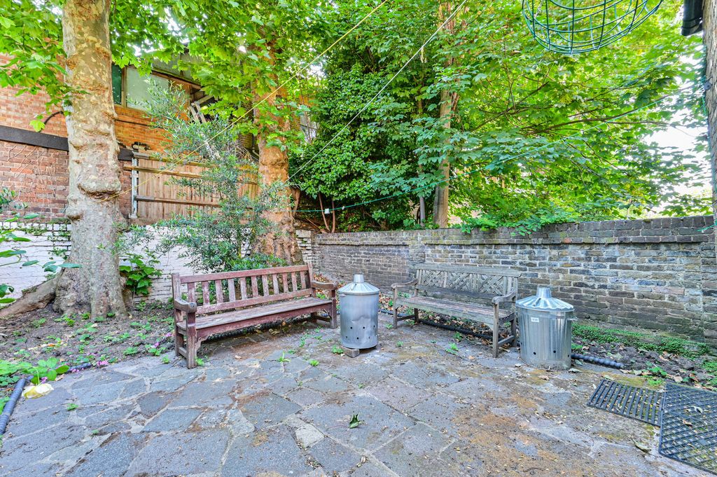 Property photo 2 of 30