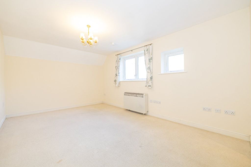 Property photo 3 of 8 Picture 3