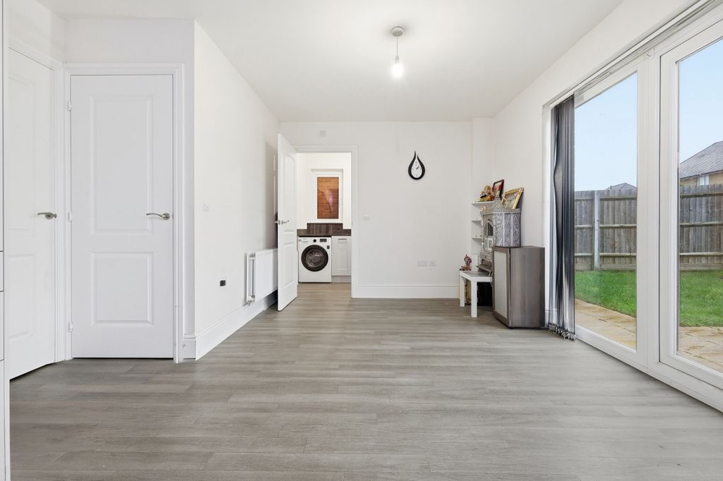 Property photo 3 of 26 4785234