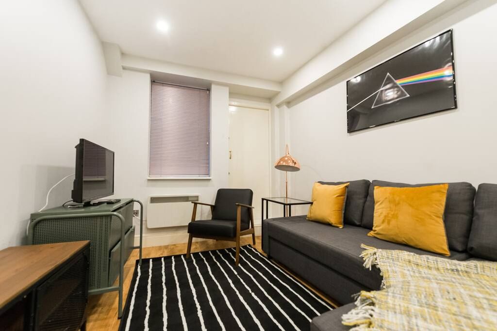 Property photo 1 of 19 Living Room