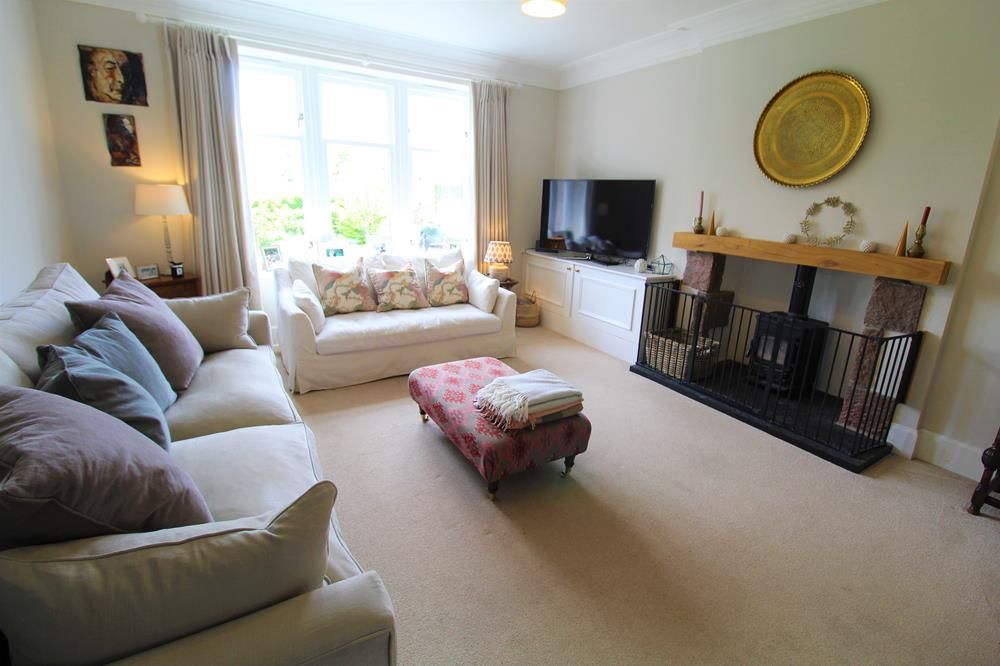 Property photo 2 of 20 Lounge − Photo 5A