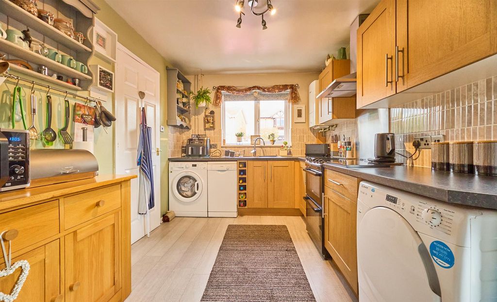 Property photo 3 of 15 Kitchen/Diner To Front