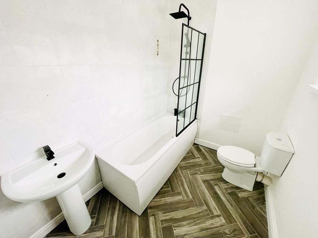 Property photo 3 of 7 Bathroom