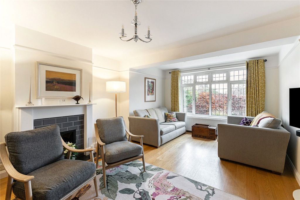 Property photo 2 of 16 Sitting