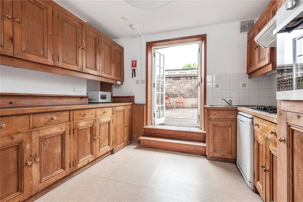 Property photo 2 of 11 Picture No. 12