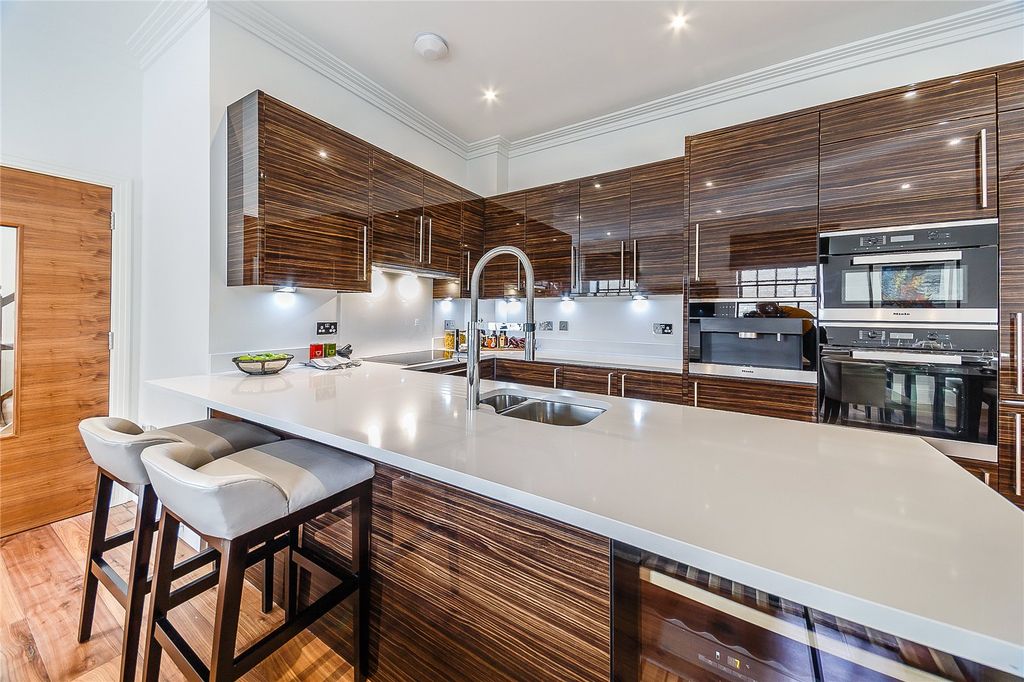 Property photo 3 of 11 Kitchen