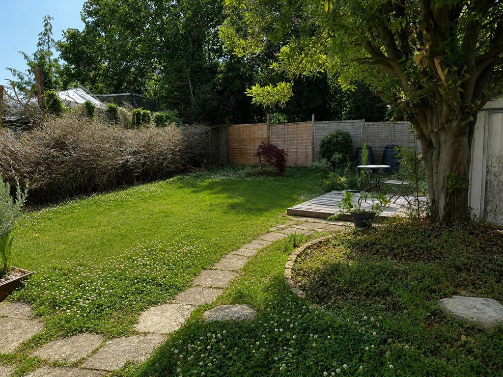 Property photo 3 of 12 Garden