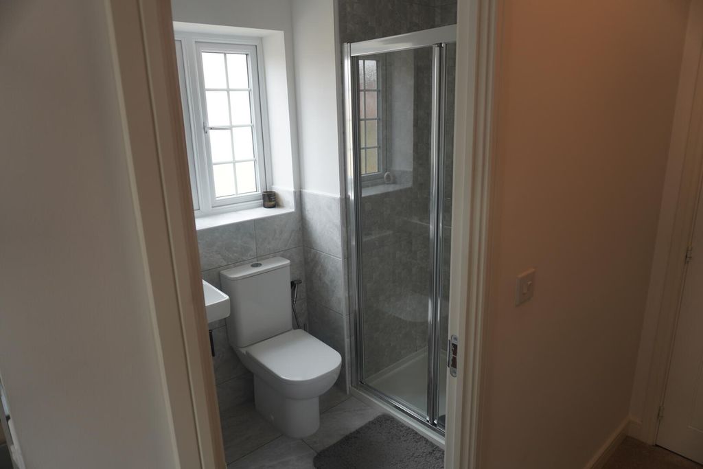 Property photo 3 of 32 Bathroom