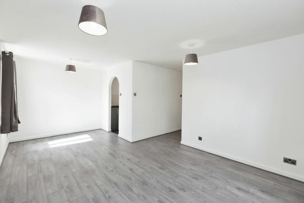 Property photo 3 of 5 Lounge/Diner