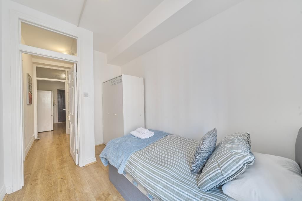 Property photo 2 of 15 Bedroom