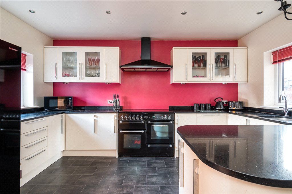 Property photo 2 of 31 Dining Kitchen