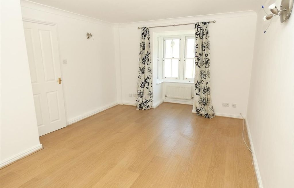 Property photo 3 of 7 Picture 3