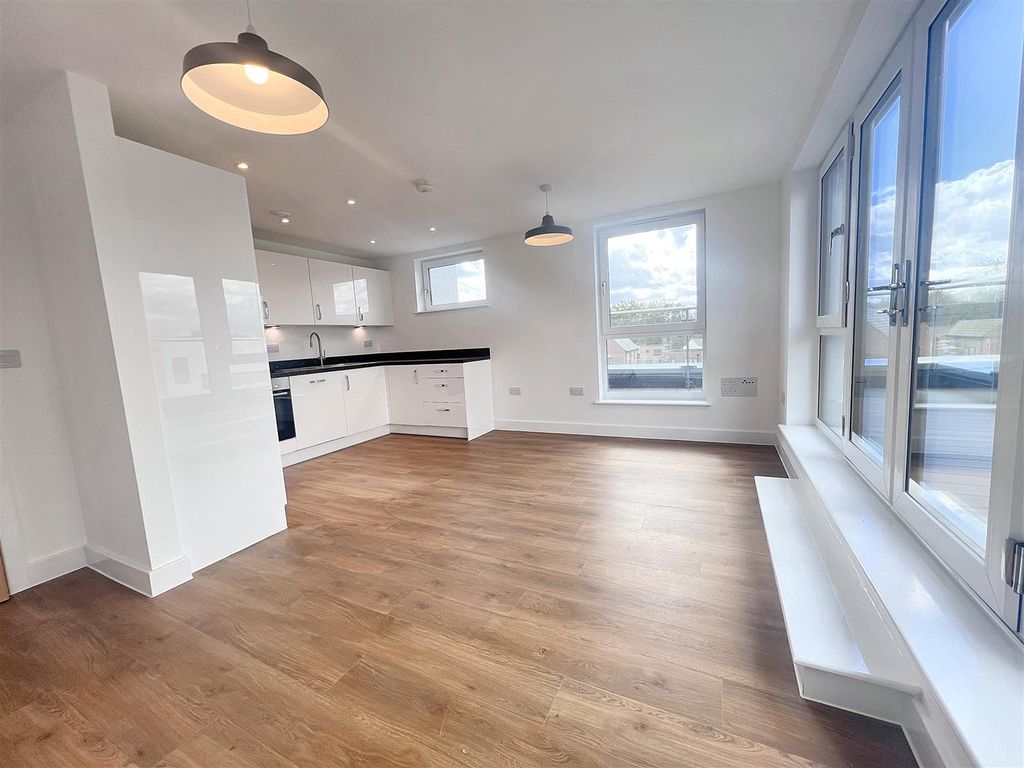 Property photo 3 of 10 Kitchen/Lounge/Diner
