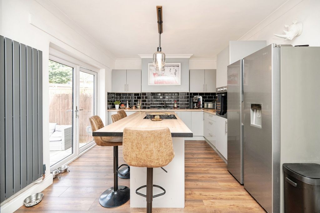 Property photo 3 of 29 Pbox-Img.Jpg
