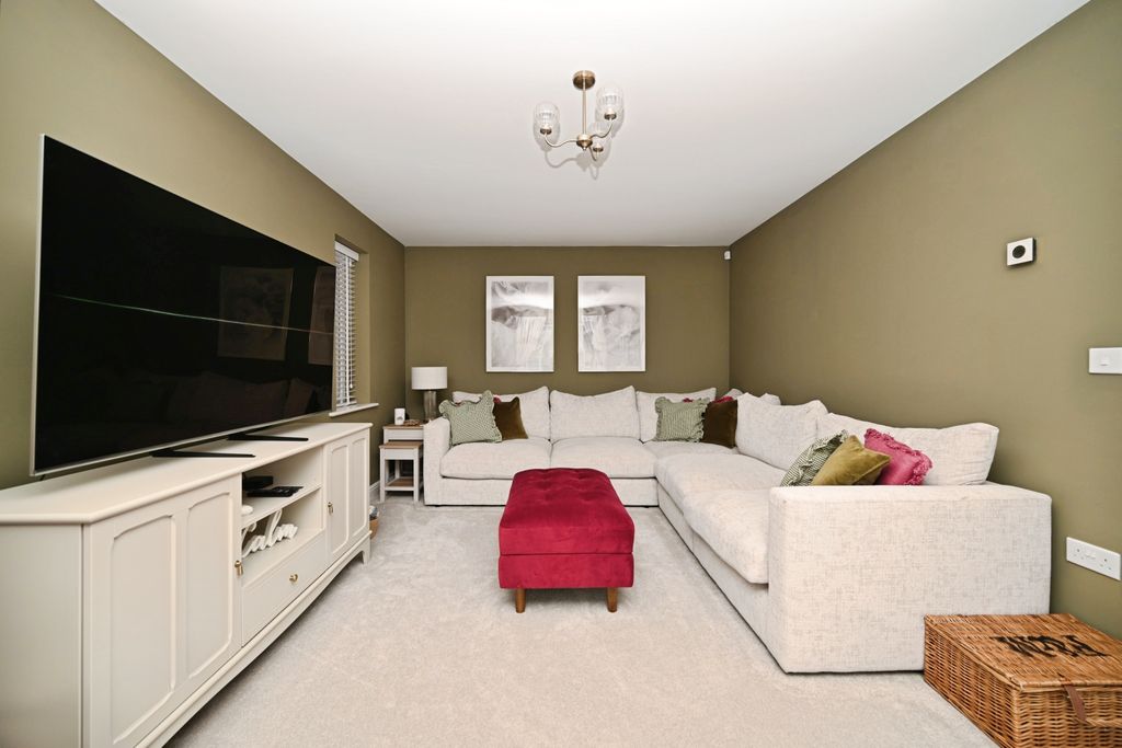 Property photo 3 of 28