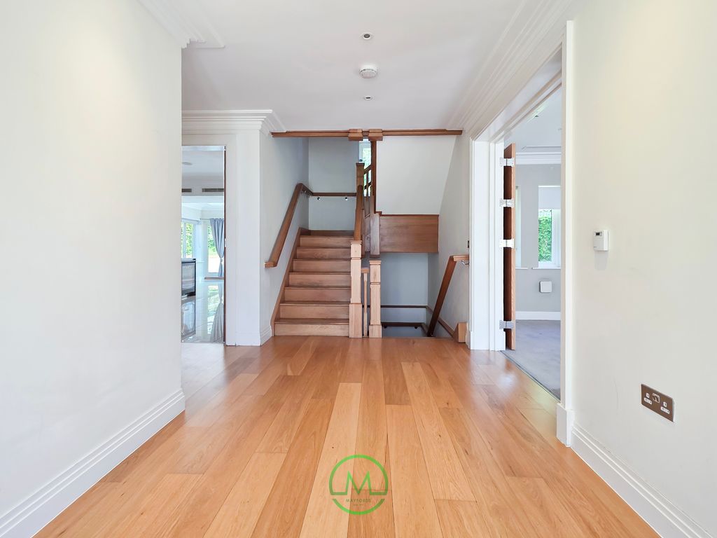 Property photo 2 of 34 Gallery
