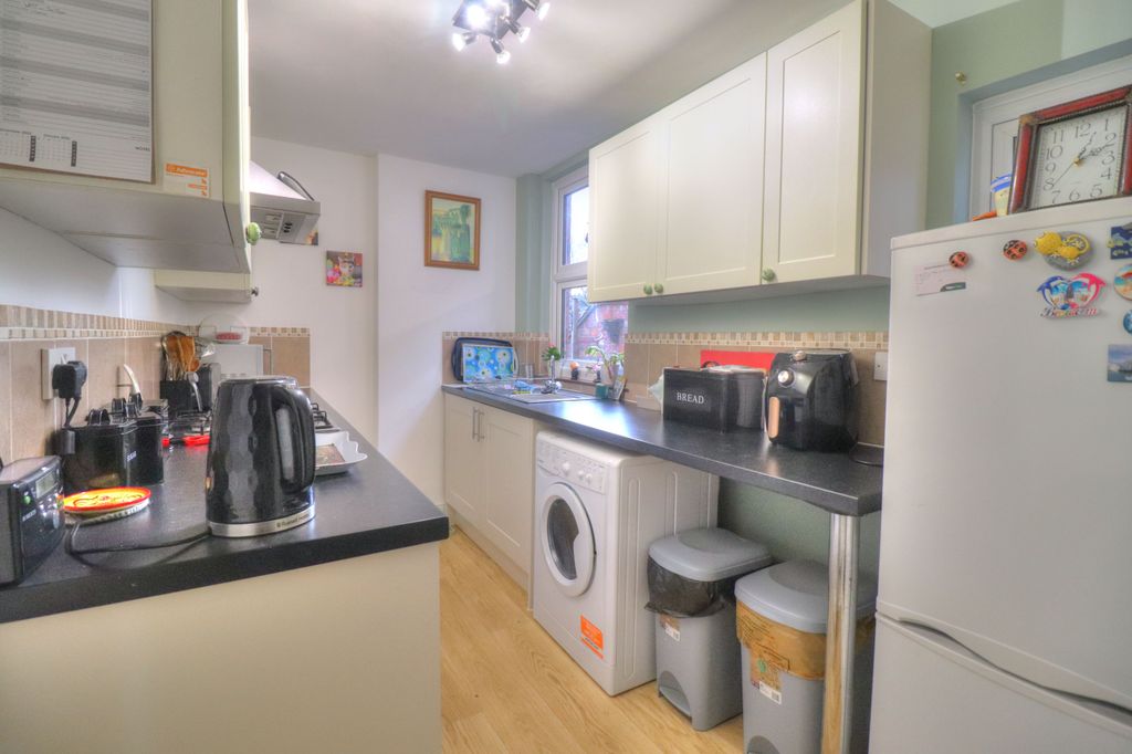 Property photo 3 of 14 Kitchen