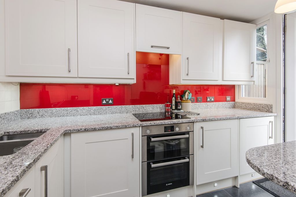 Property photo 3 of 11 32 Church Lane-8