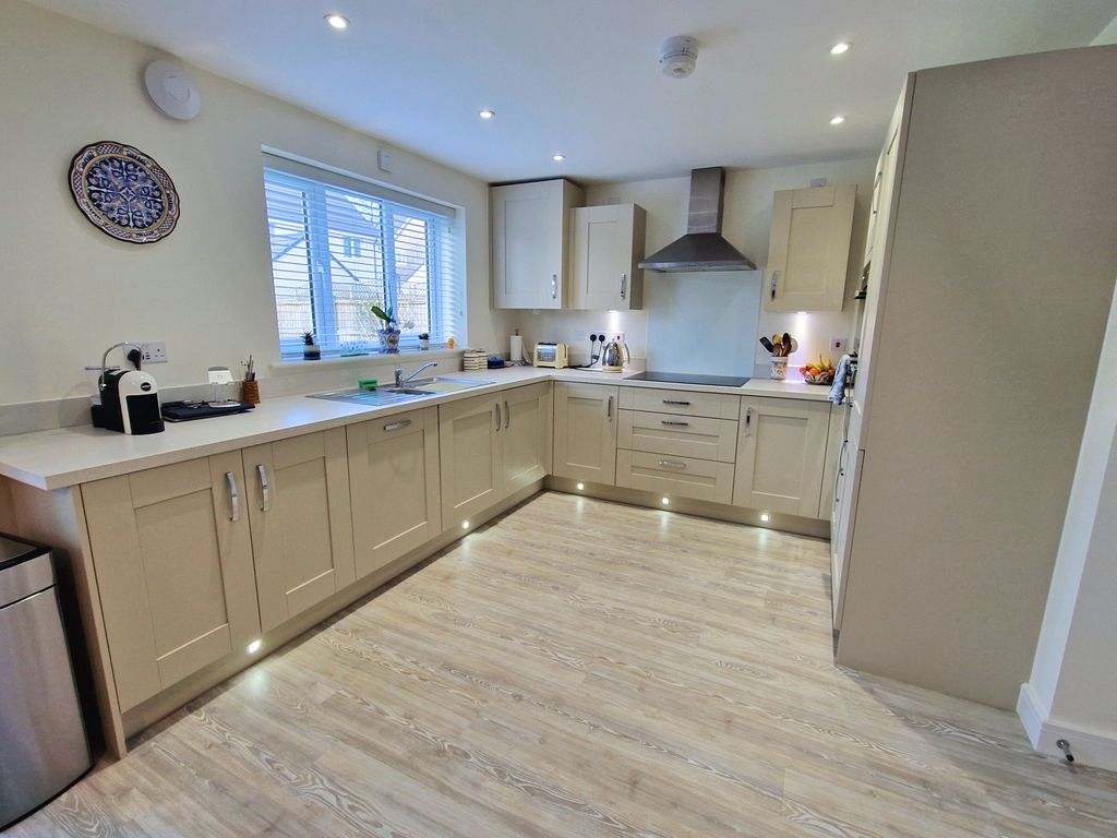 Additional image 5 of 4 bed detached house for saleLlys Penfro, Newton, Porthcawl CF36