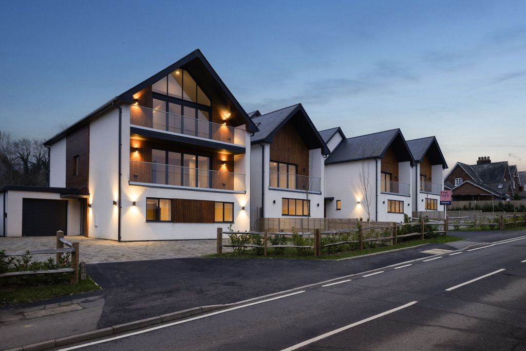 Property photo 2 of 13