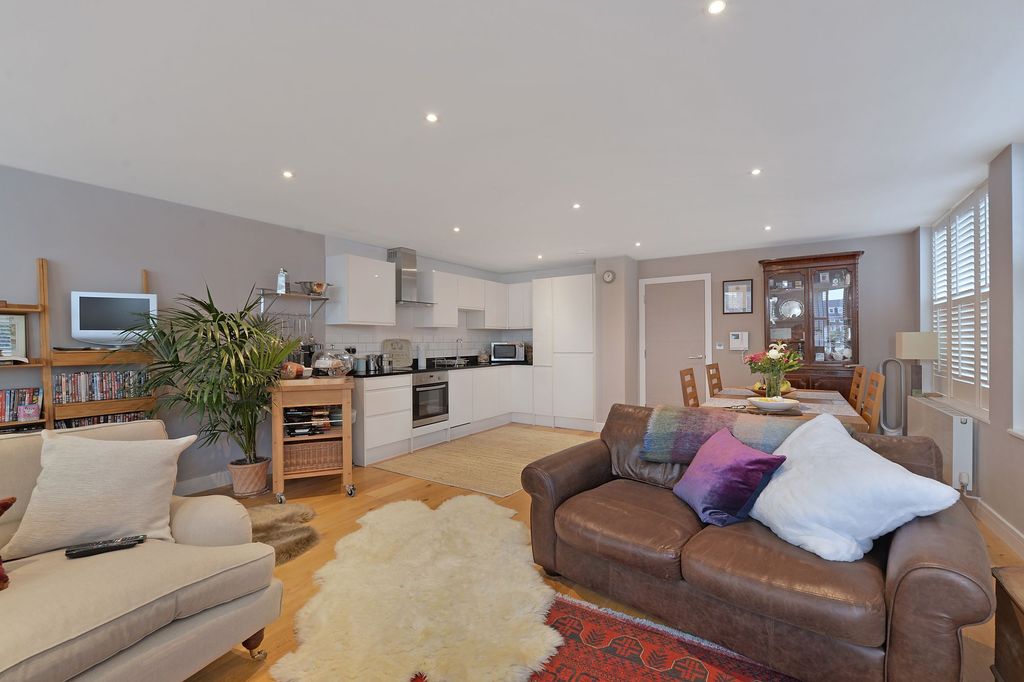 Property photo 2 of 9