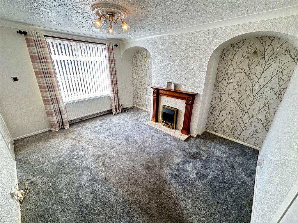 Property photo 3 of 14 Living Room