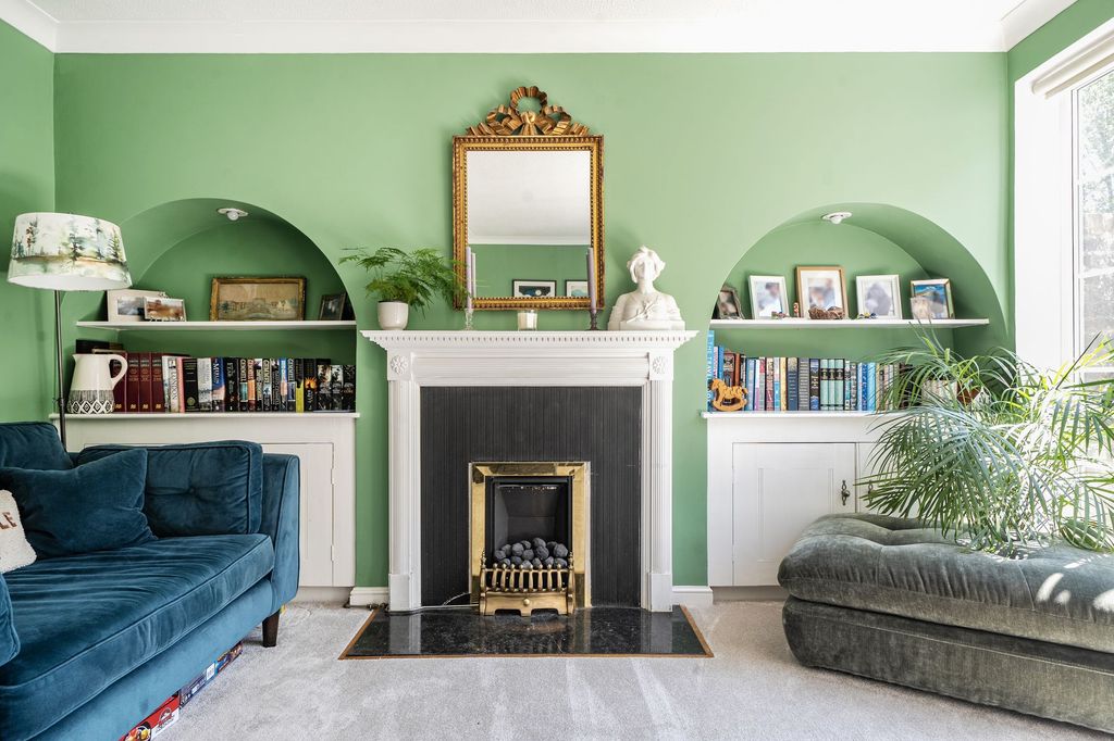Property photo 3 of 19 Sitting Room